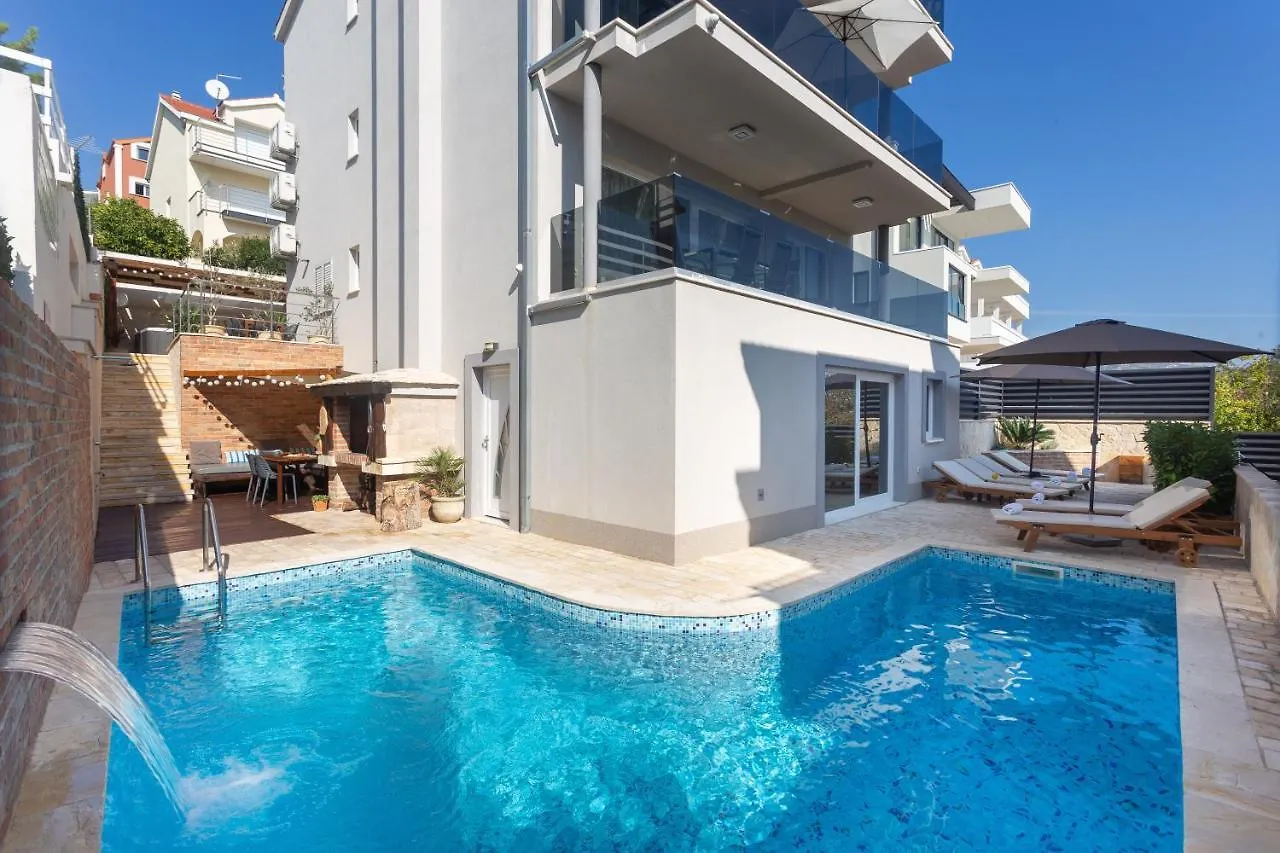 Apartments Aqua Traù 0*,