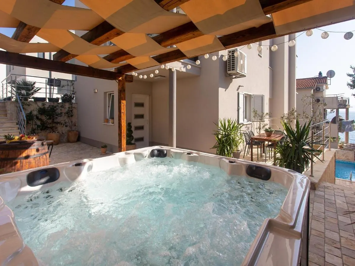 Apartments Aqua Traù